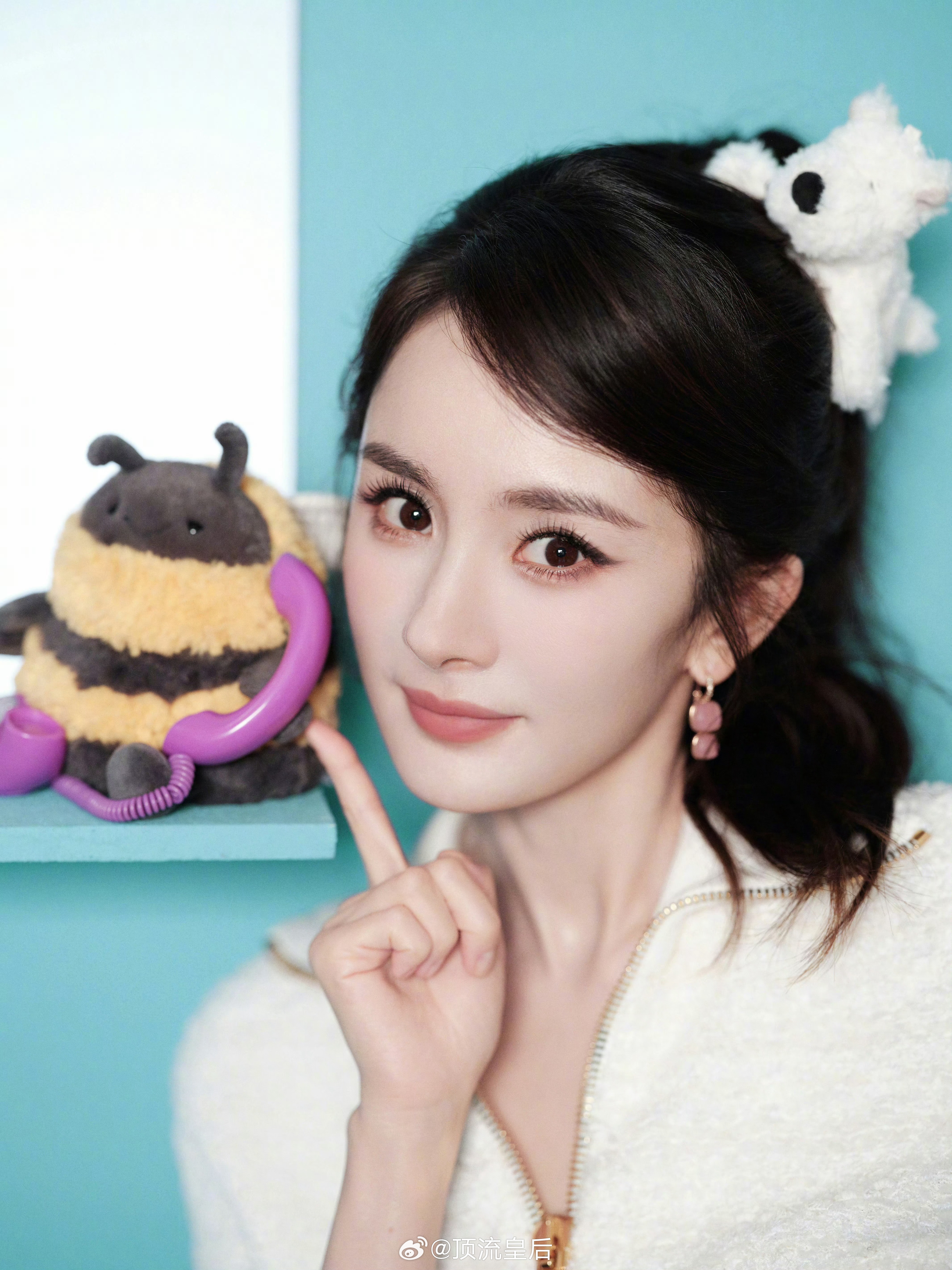 杨幂好萌今天是活泼可爱少女幂，逆生长的漂亮姐姐。​​​