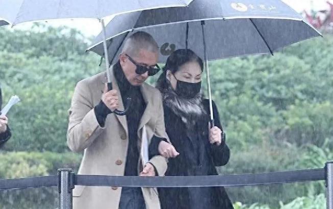 S妈，出来回应了！7月15日，沉默了许久的S妈突然出面回应女婿具俊晔“争产”