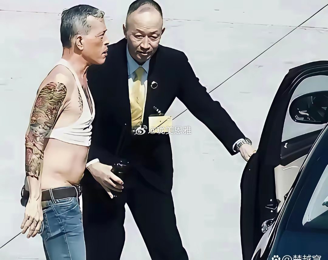 属实不敢认，这竟然是泰国国王