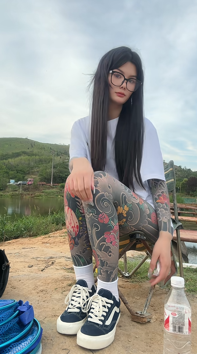 想知道这一身衣服带多少钱？