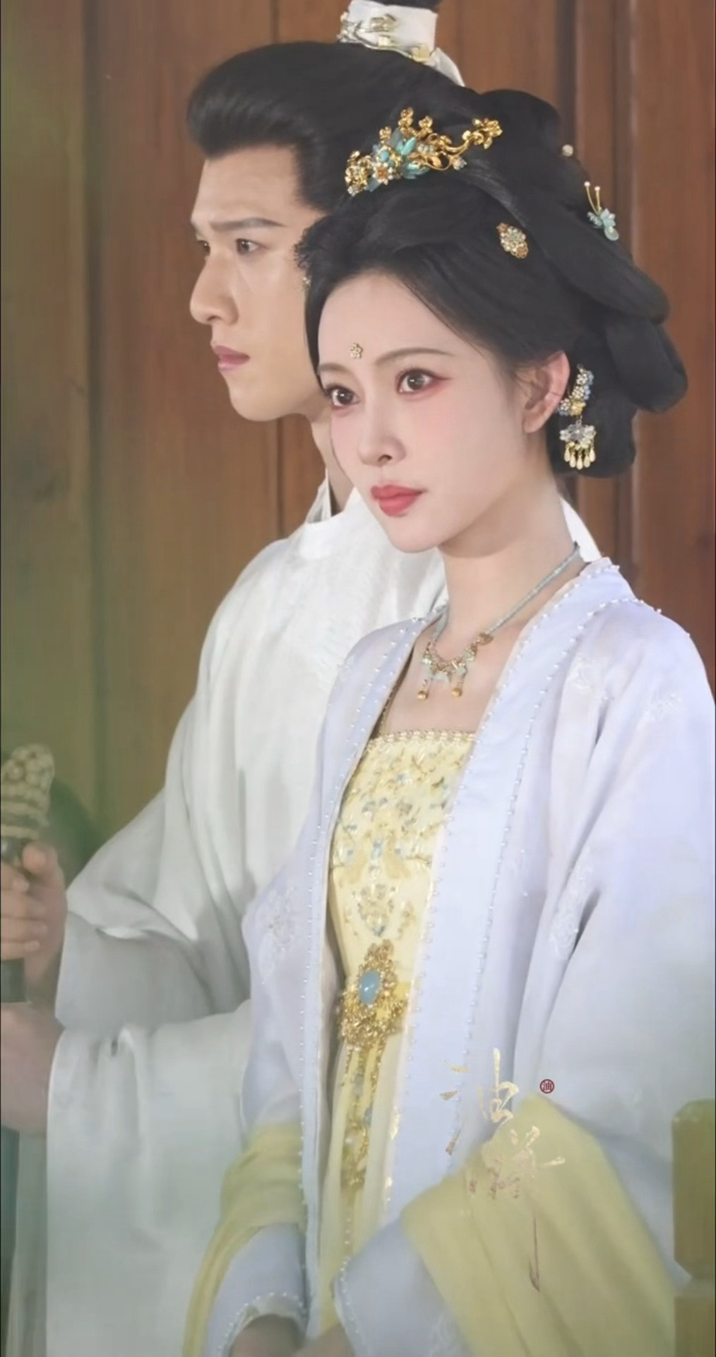 孟子义李昀锐今天的同框路透，拍到尚言眼睛受伤的戏份了，孟姐脸上终于有点肉肉啦🥰