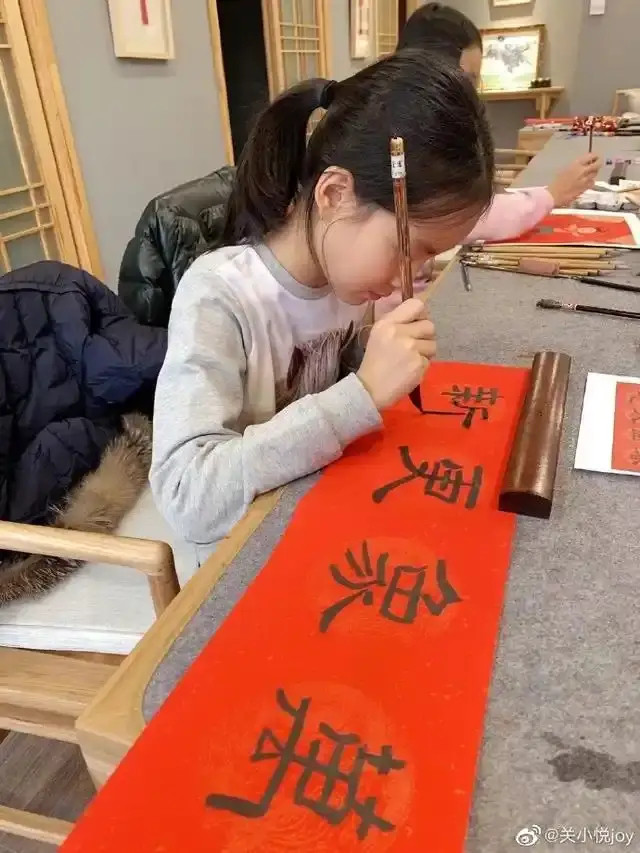 基因太强大！佟大为关悦两位女儿近照曝光，气质反差圈粉无数