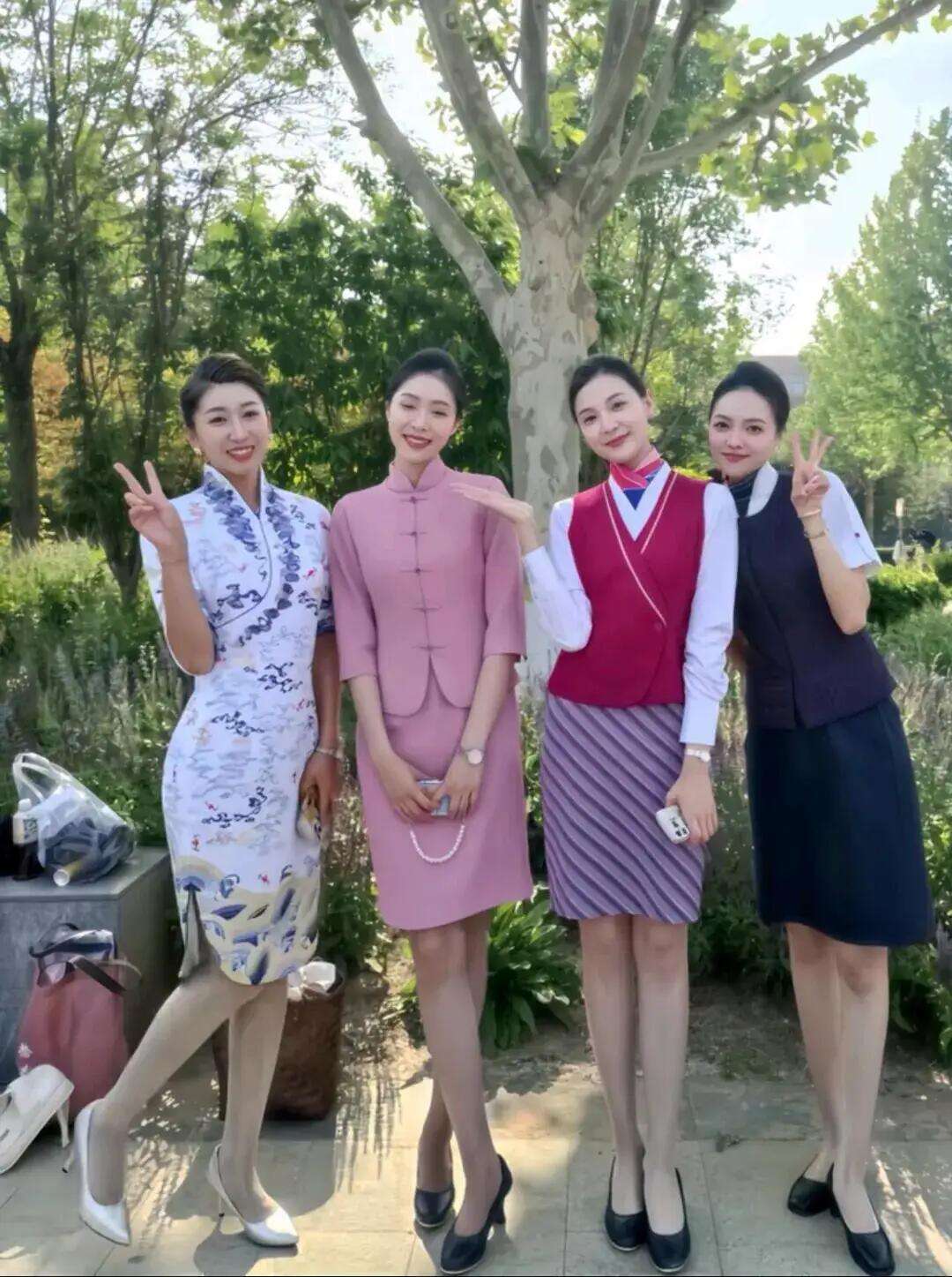 4家航空公司的制服，你更喜欢哪个？
