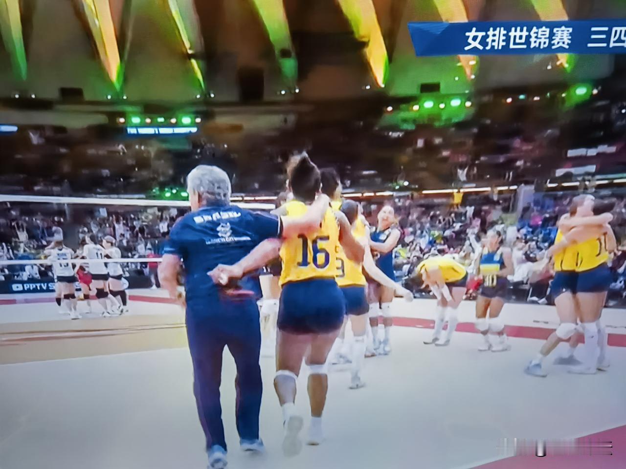 巴西女排3：2艰难战胜日本女排，夺得女排世锦赛第三名！这是巴西女排打的最臭的一场