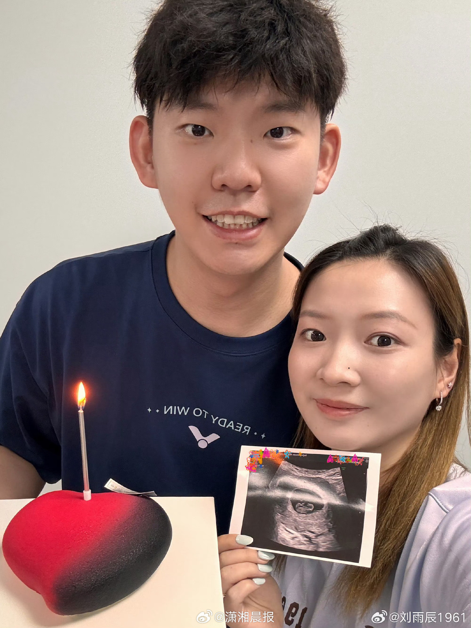 【#黄雅琼说怀孕后拼豆不烫##黄雅琼称怀孕后还玩拼豆#】7月25日，羽毛球运动员