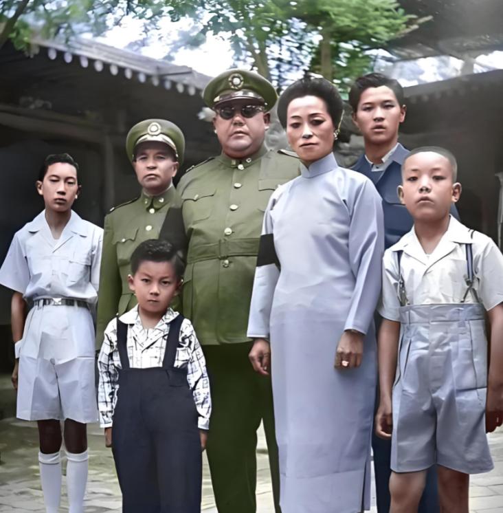 1949年，蒋介石给身在银川的马鸿逵发去急电，让他立即乘坐飞机飞来重庆，商讨固守