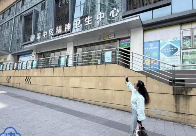 “离大谱！”6月8日大风新闻报道，重庆，一女子因生活压力大，向医生诉苦，过程中情