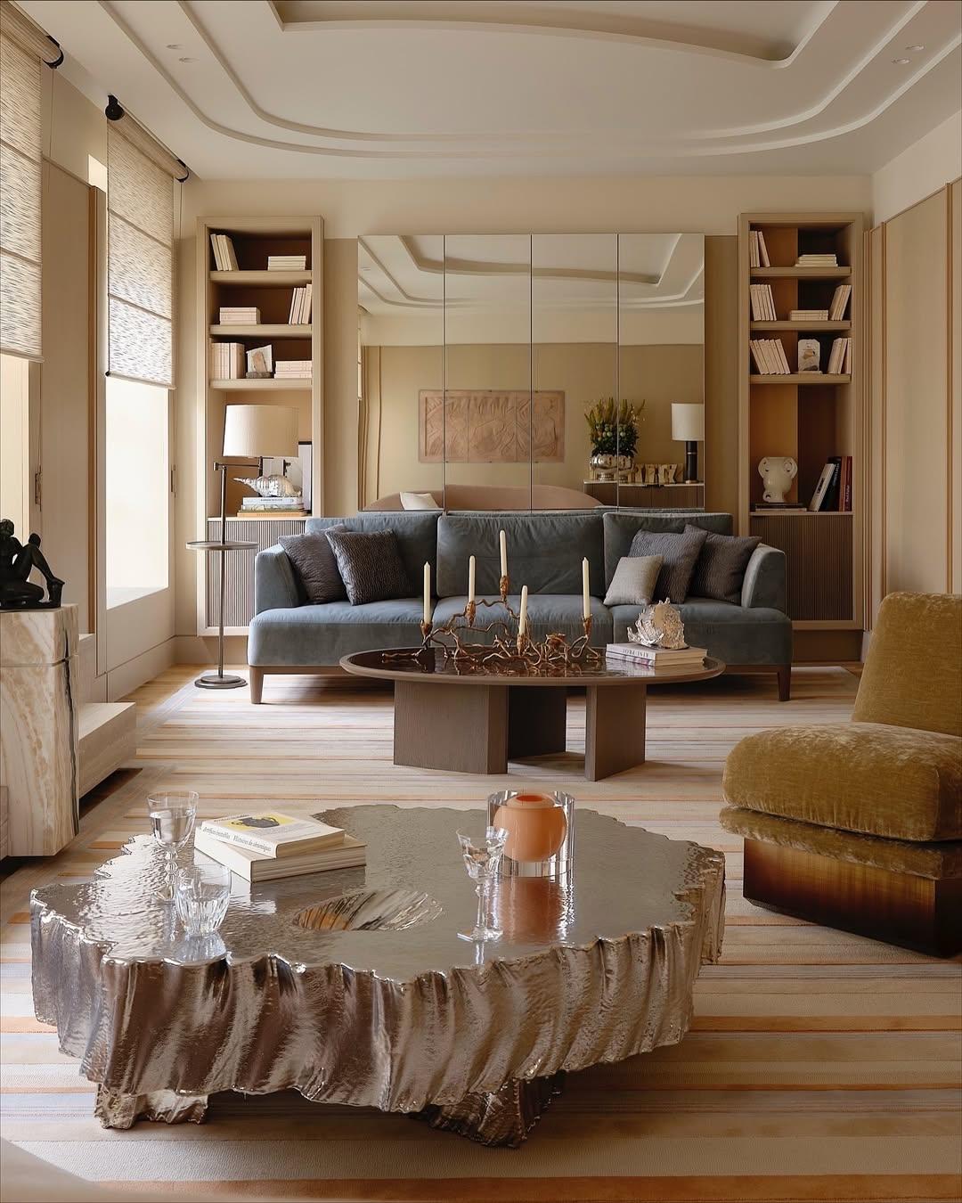 📸巴黎住宅的「反差美学」：柔和曲线的温柔，撞上大胆艺术的张力。是大平层住着舒