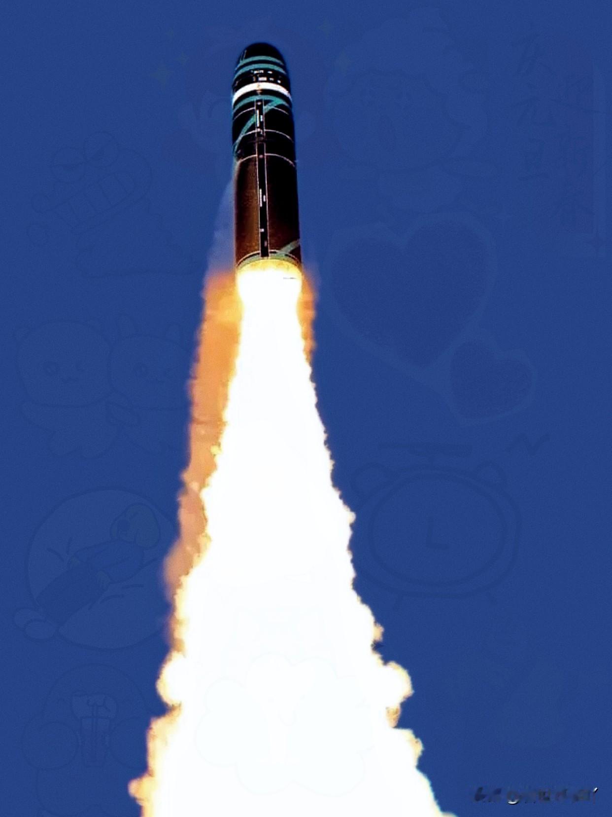 刀都架在脖子上了，伊朗总统突然站出来，对着全世界喊了两句话。第一，核武器，我们