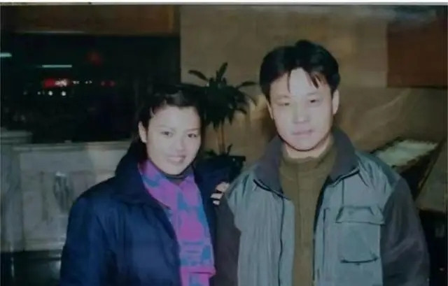 1991年，31岁的余华遇到了“红颜”陈虹，随后，他选择和发妻离婚，和陈虹一起挤