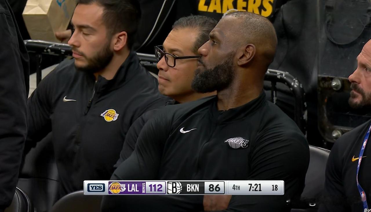 湖人巨星詹姆斯的三分球真是没救了！在今天湖人客场以125：109击败篮网的比赛中