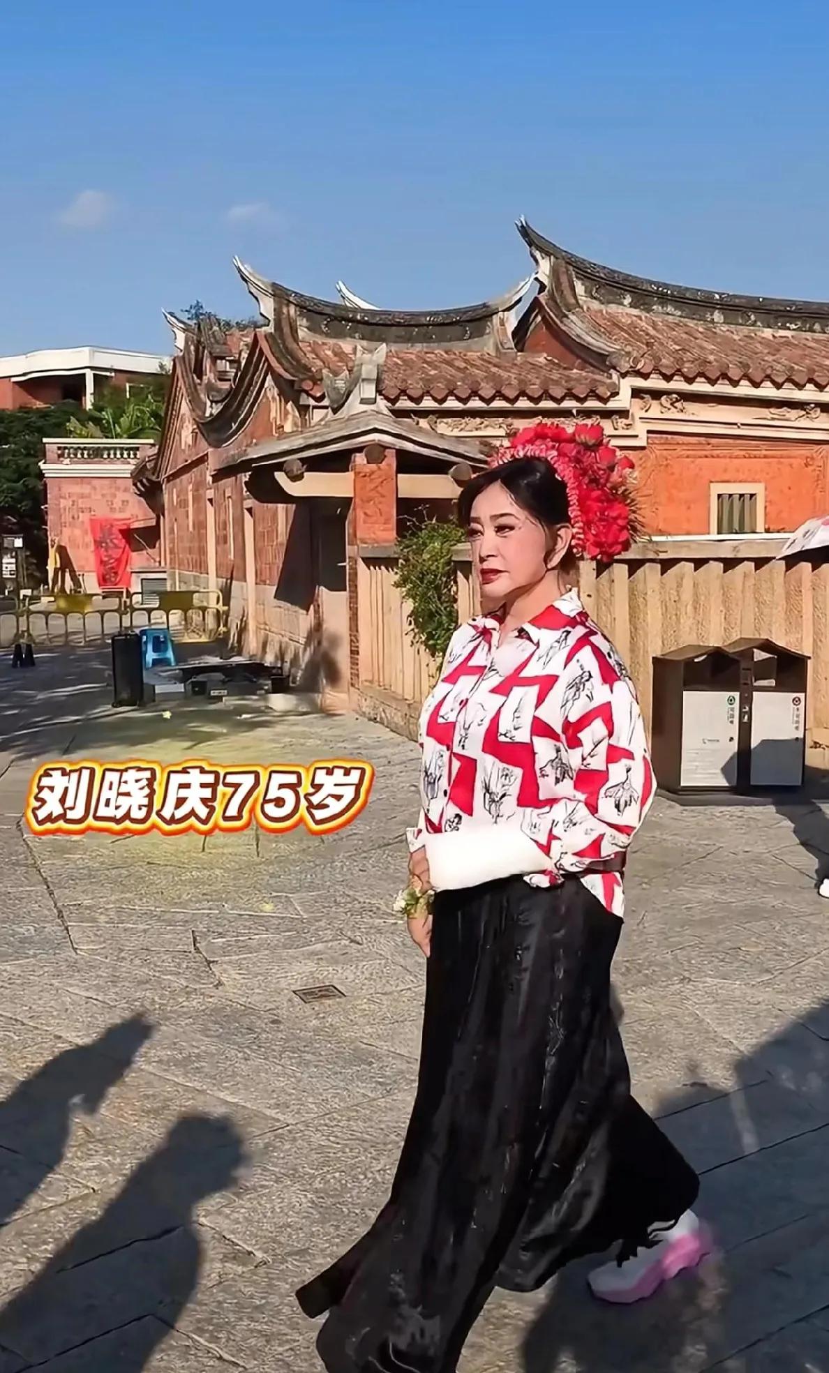 《一路繁花2》泉州行，簪花造型尽显别样风采《一路繁花2》节目组现身泉州录制