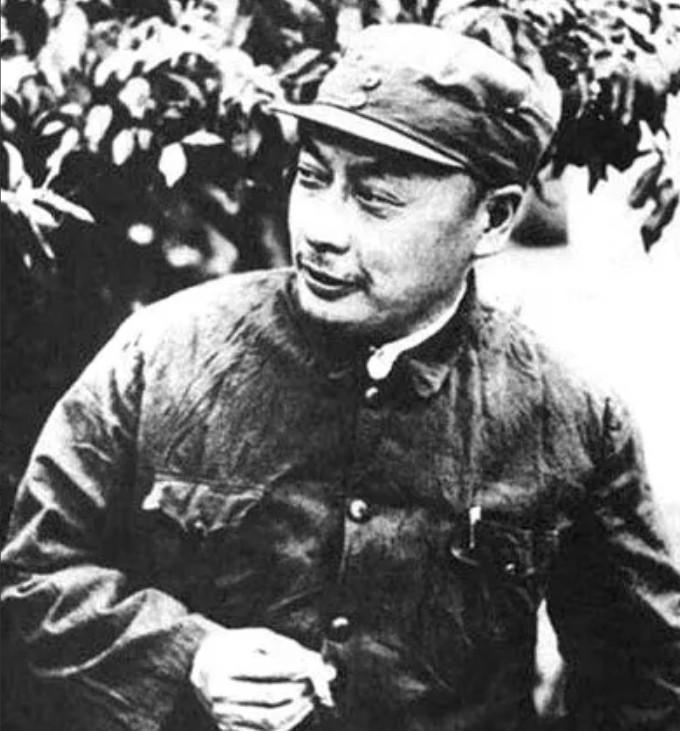 1947年，陈毅请一马夫到办公室给他理发，机要员拔出手枪：不许动故事得追溯到孟