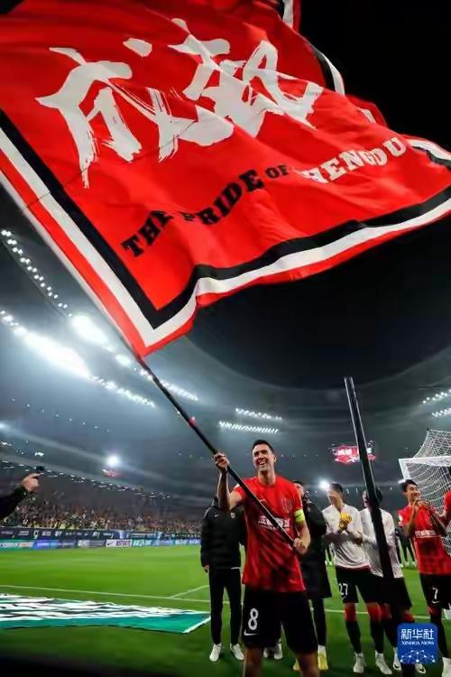 前几天曾呼吁成都蓉城搞股改，今天就刷到几条星辉资本入股蓉城俱乐部的消息，一看IP