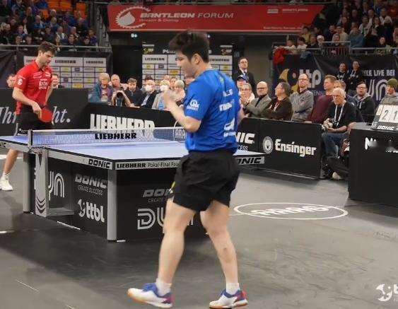 奥恰要哭了，领先那么多，被樊振东逆转了，哈哈第一局樊振东接发球不好，