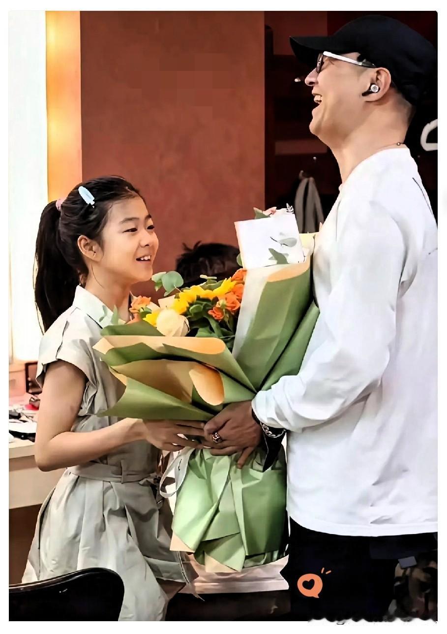 汪峰这回，是真的让所有人闭了嘴。当初离婚外界各种猜测，不少人还担心孩子会受