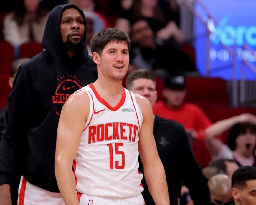 我是湖蜜，我很奇怪火箭球迷为什么都看不上谢泼德？我今年看了火箭十多场球，我觉