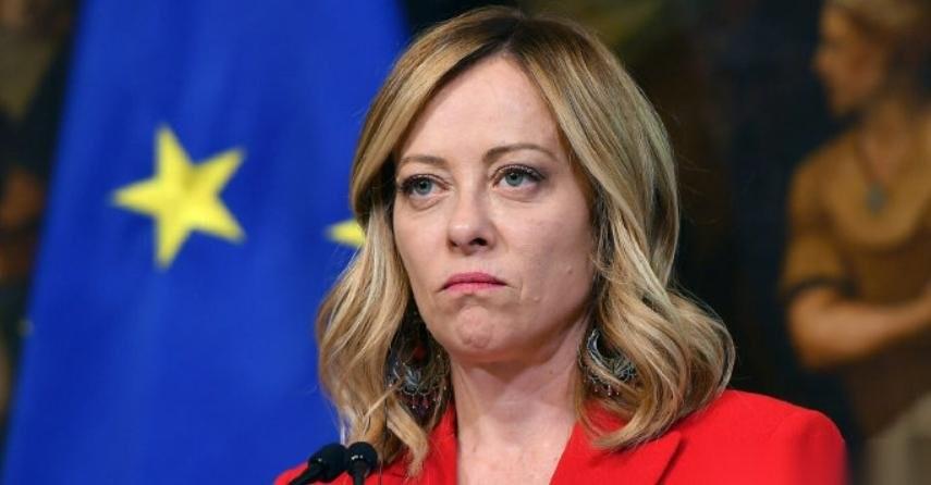 能让特朗普当众下不来台的欧盟领导人，打灯笼都找不着，意大利总理梅洛尼是独一个。美