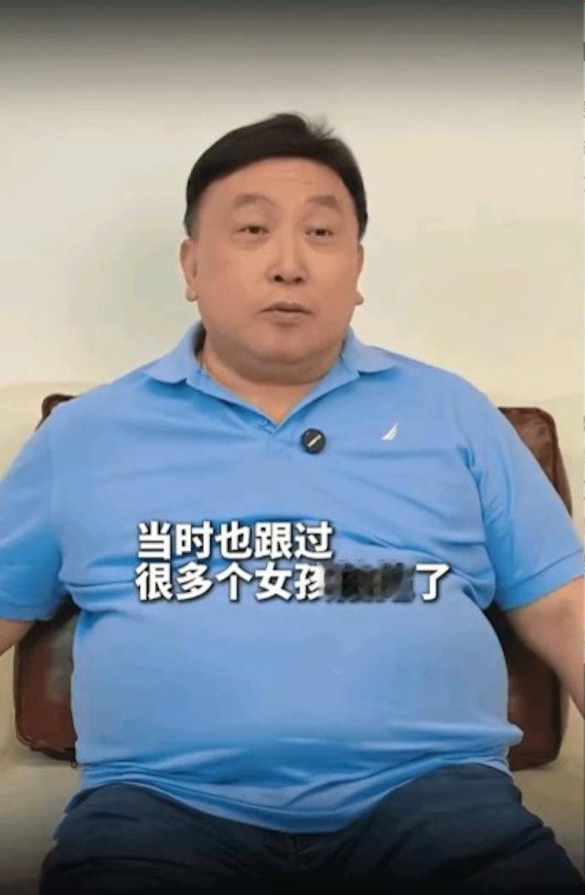 这次王晶惹上麻烦了近年来王晶在社交网上都很活跃，特别是最近他会经常爆料过去一