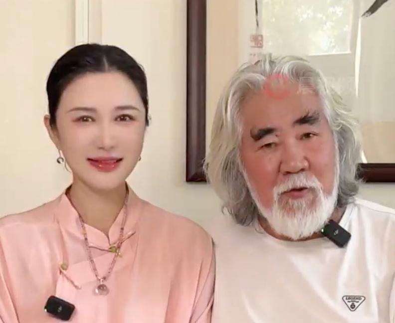 打开张纪中的社交账号评论区，总能被网友的玩梗和他的犀利回应逗得哭笑不得，最近更是