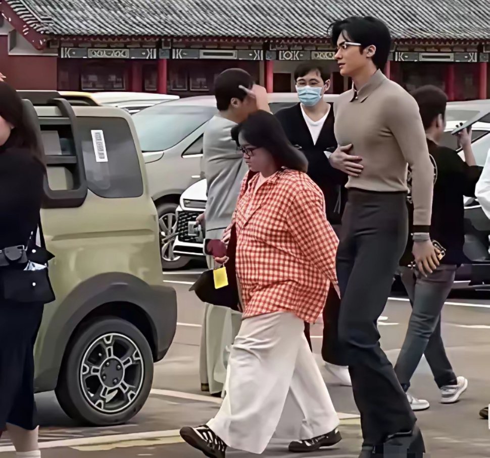 服了！这是郭敬明选的男主角。。