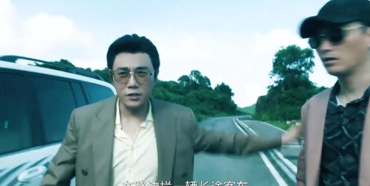 《扫毒风暴》卢少骅还是决定送走吴燕萍！让王林拦了一辆长途车，吴燕萍不肯走，卢少