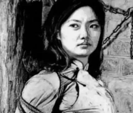 15岁姑娘被押赴刑场，突然抓了把生黄豆塞进嘴里。众人不解，直到枪响后，她依然昂着
