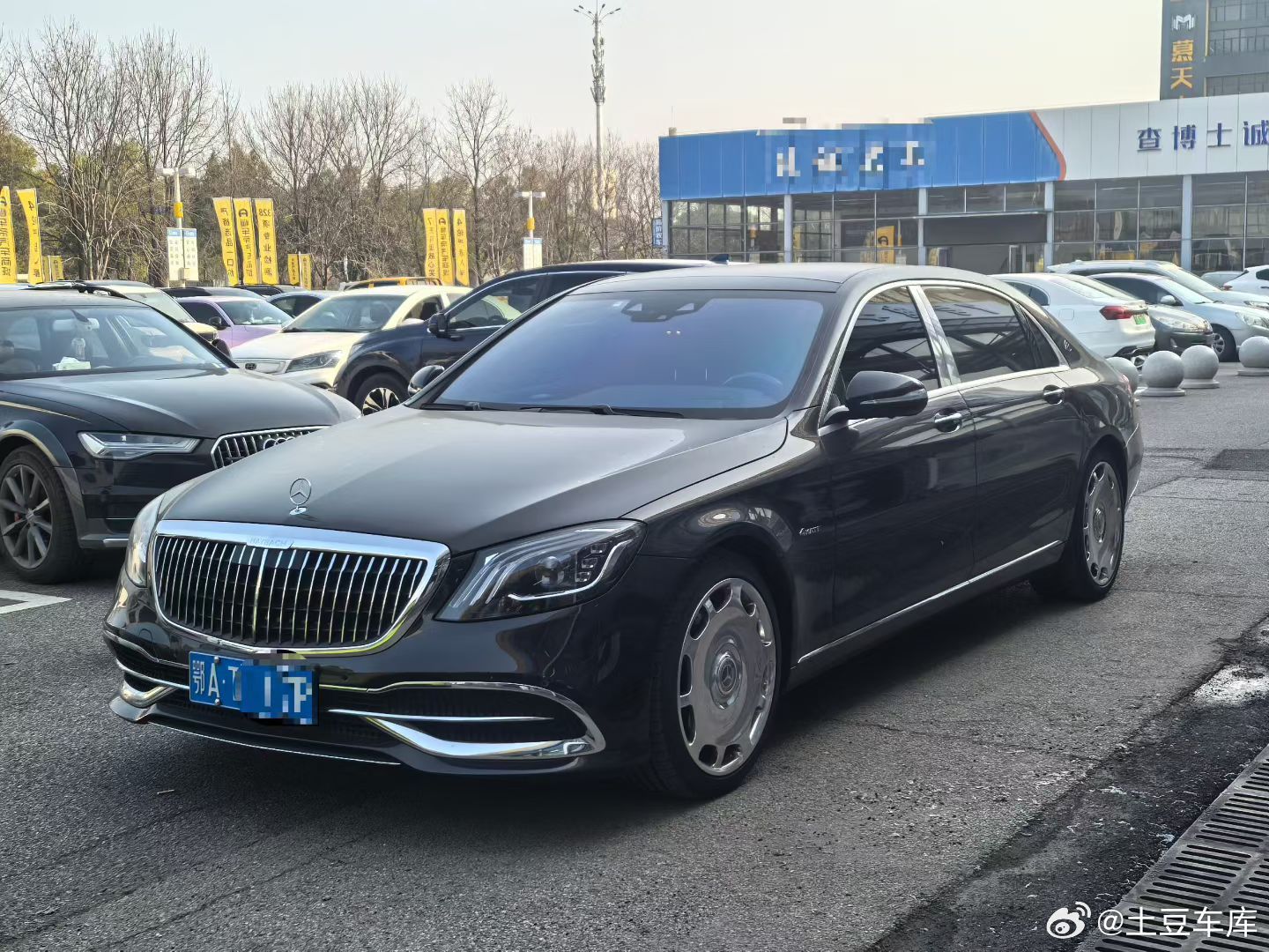 这代奔驰S450迈巴赫还是值钱想买的同学依旧非常非常多🙋2020年5.3万