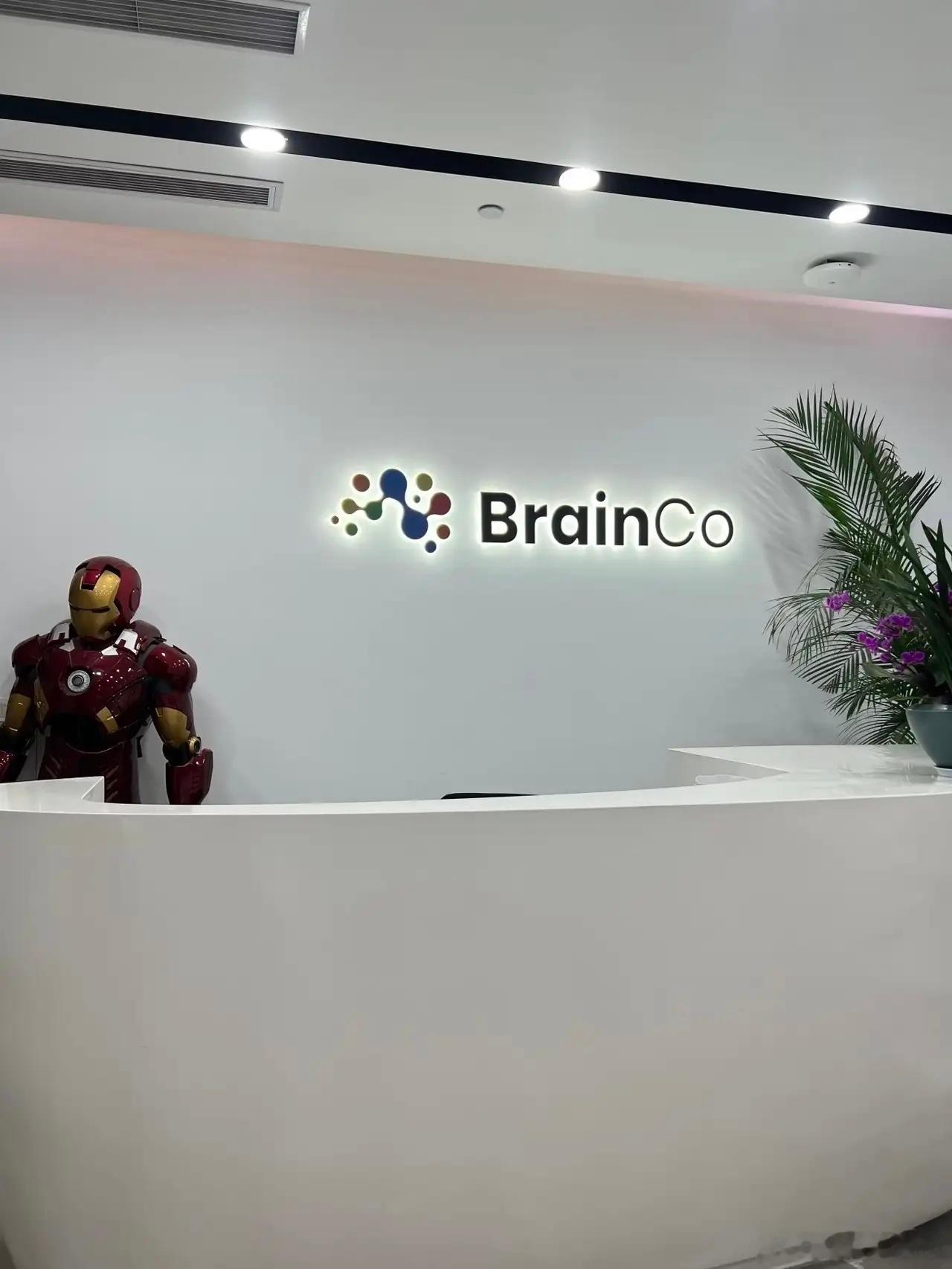 国内高校与医院联合开展的脑机接口临床试验取得重大突破，32例截瘫患者通过介入式或