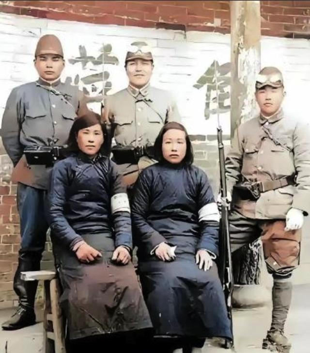 1942年，大汉奸刘四姐满心欢喜跟着“日军”领任务，却不知这些“太君”是