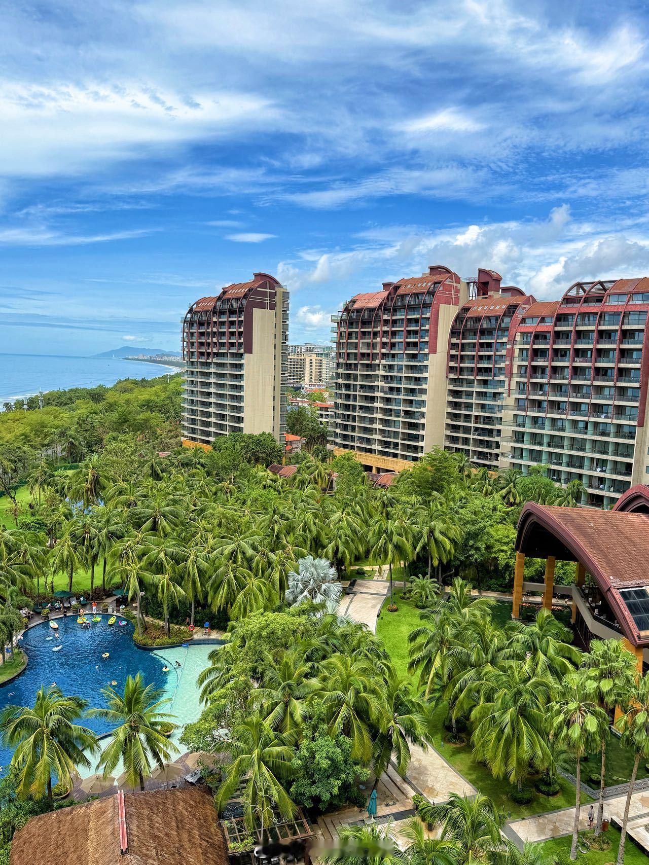 三亚酒店三天两晚体验，绝美机位分享！！暑假结束了！临时和朋友们决定去三亚玩几天，