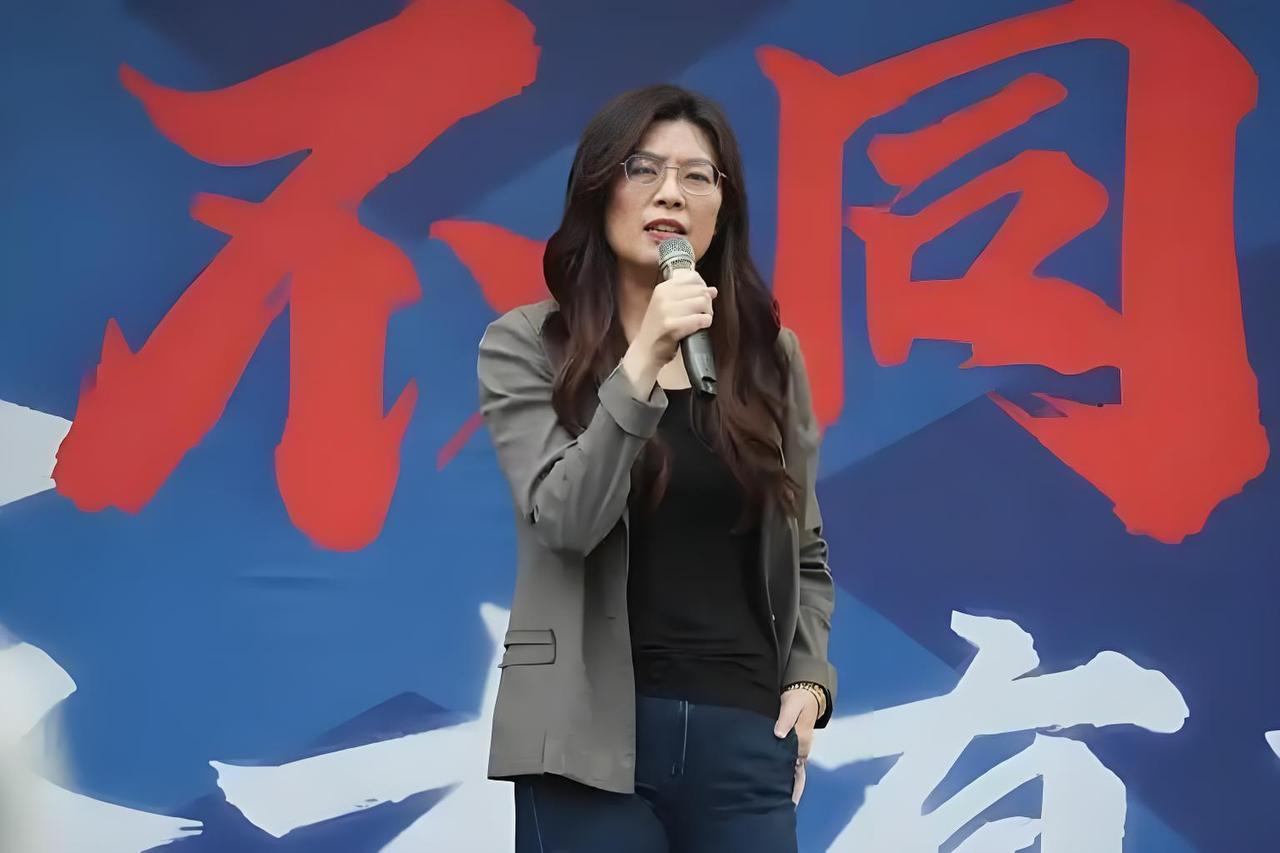罗智强登记参选花去1320万，转头状告曹兴诚求偿1000万。以郑丽文为首的新一任