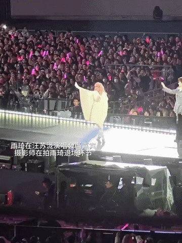 好暖心的宋雨琦，好有分寸感的摄影师，这样相互成就的美好最能打动人，后退着拍摄宋雨