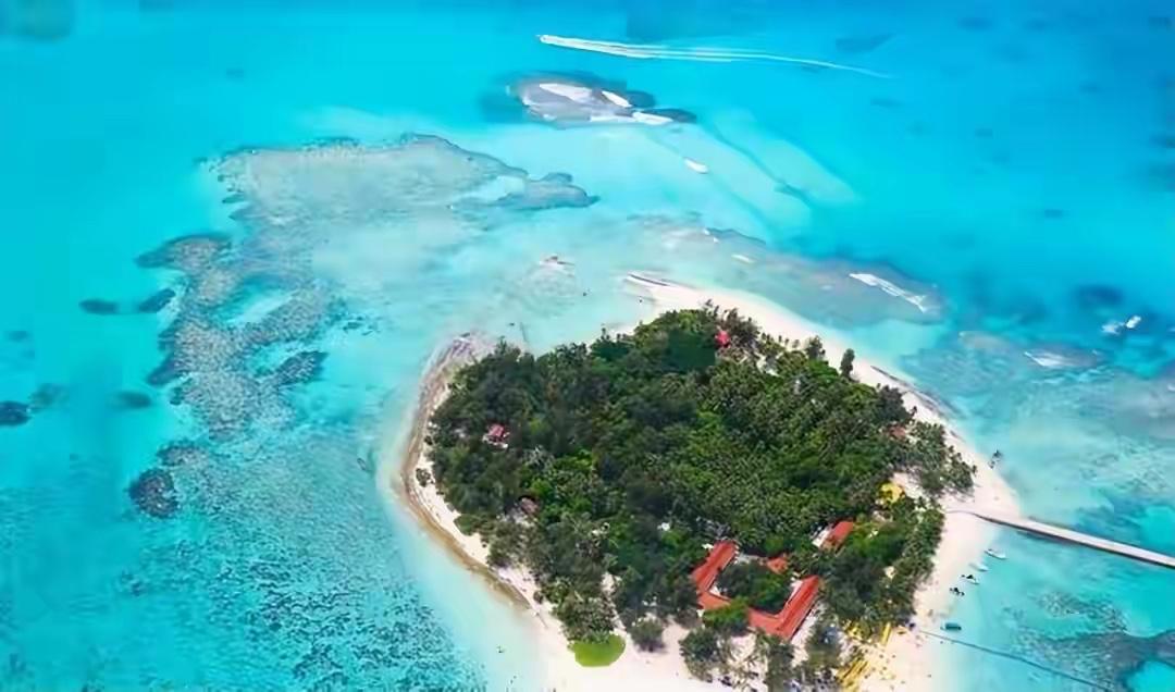 塞班岛这地方，孤零零地杵在太平洋正中间，离中国大陆也就三千多公里，打个飞的过去，