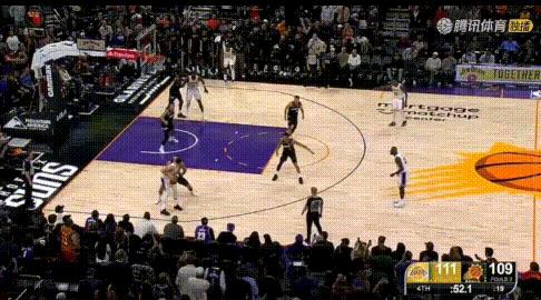 学废了！东契奇关键时刻2度甩锅。51秒：东契奇不敢投、八村垒也不敢，斯玛特更不