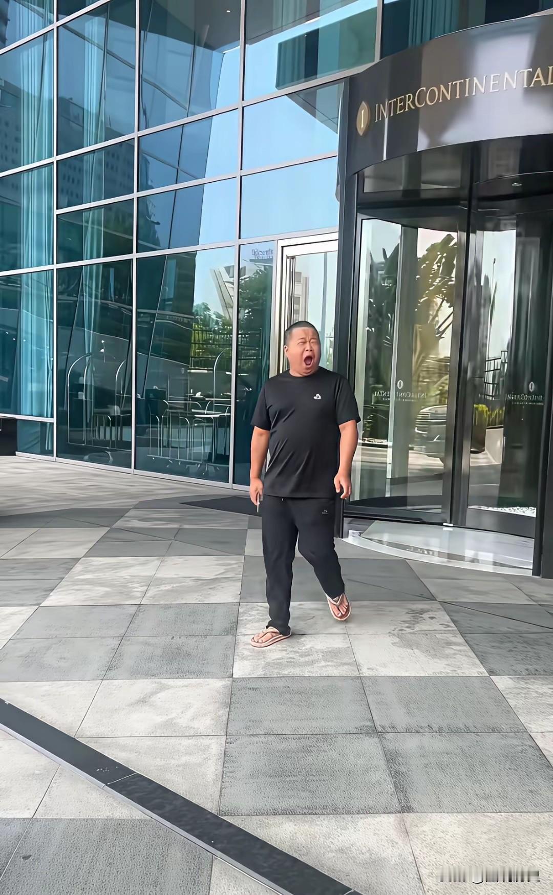 千万级大网红被绑架2025年，千万级大网红蓝战非在非洲一家五星级酒店内遭遇绑