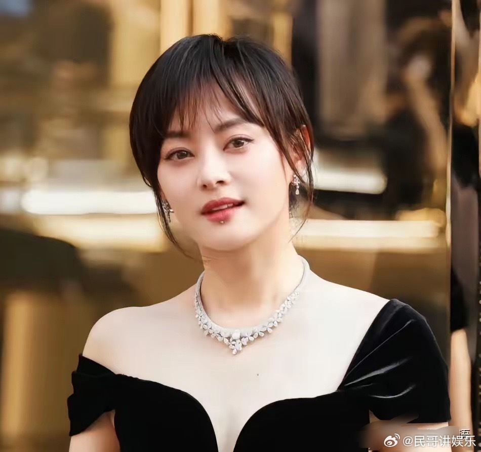 孙俪，让整个娱乐圈都羡慕了！4月5日晚上，演员孙俪，连夜冲上了热搜，这次不是因为