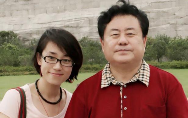 1981年，著名作曲家徐沛东向女友崔静求婚成功，然而到了领结婚证的那一天，徐沛东
