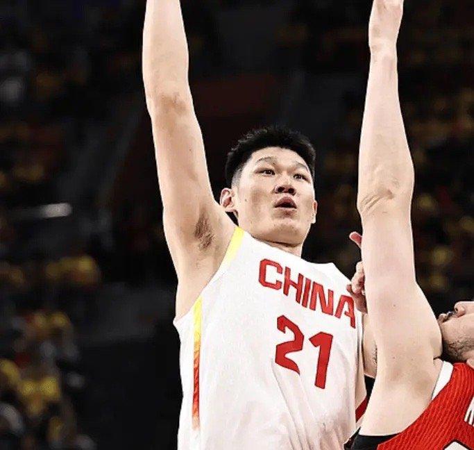 给完成救赎的中国男篮打分（满分10分）——赵睿：7分，杀伤力巨大，8罚8中。