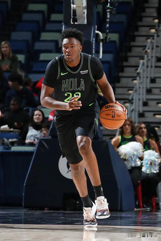 13顺位果然有门道，鹈鹕新秀奎因爆砍33+10+10三双一战成名!在今天鹈鹕