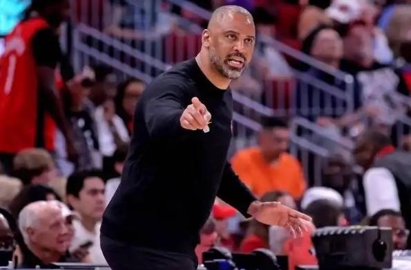 乌度卡大言不惭啊！！火箭102-105不敌马刺，赛后火箭主帅乌度卡接受采访时