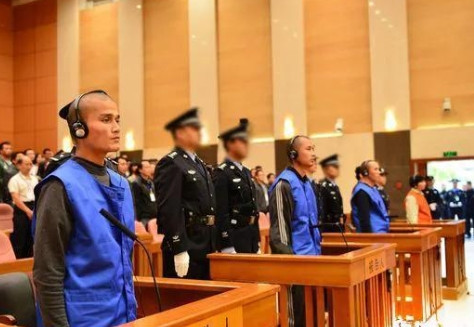 打得越重福气越多！”2013年，山西伴郎团暴打新郎4小时，致其当场身亡，喜庆婚礼