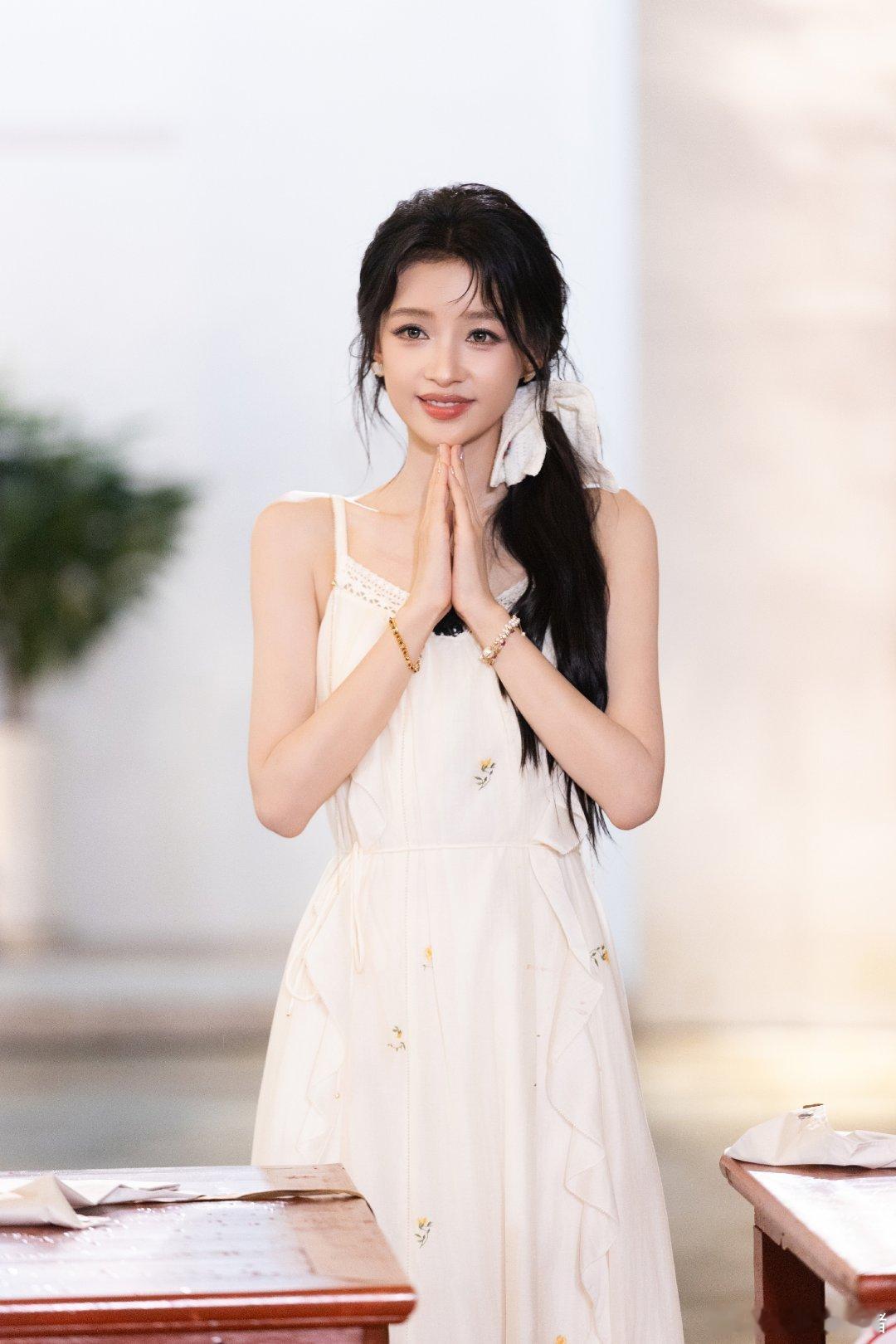 #孙怡#sy#孙怡#sy#孙怡不想睡的星期五#忽然觉得周围都暗了下来，原来是你的美貌在发光​