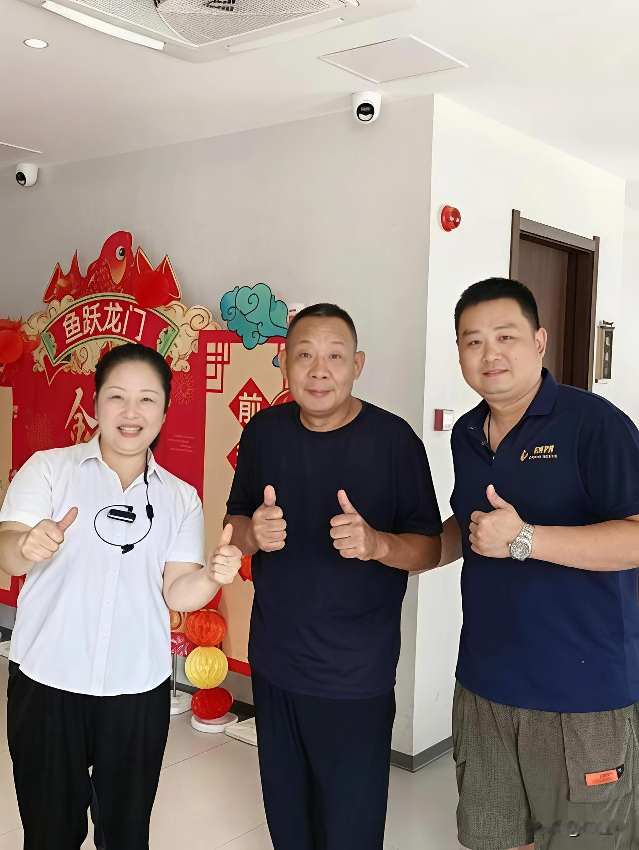 8月14日于东来一行人途经安徽界首，走进一家街边家常菜馆就餐。一桌饭菜消费380