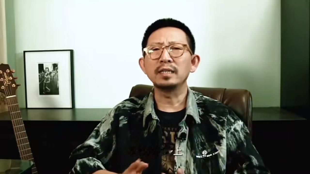 丁太升为什么总是说张杰，他的解释笑死人。他说分析张杰，就如分析华语乐坛。（这身