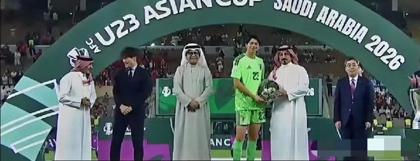 李昊这最佳门将，丢得是真让人意难平！输给日本队其实不算意外，毕竟实力有差距，