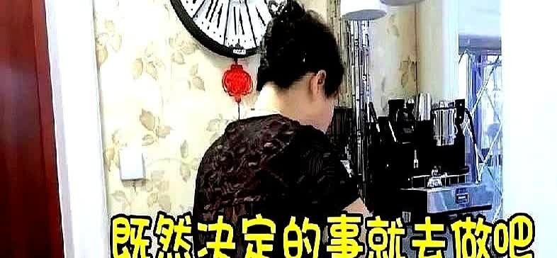 老俩口开心了，终于买下了心仪的二手房车！恭喜！昨儿个试车时大哥非要亲自调
