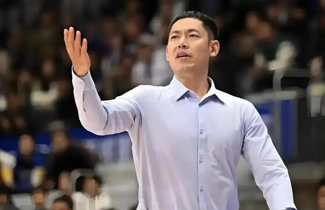 下课倒计时72小时！张庆鹏刚赢四川，北控高层连夜开会。新外援桑普森24+1