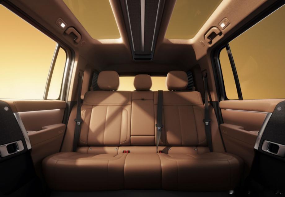 iCARV27终于在广州车展首秀了。这辆车的传播节奏很怪，先在中东（迪拜）完成