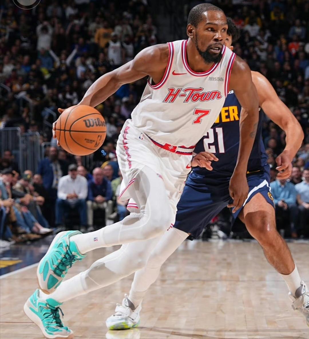 火箭再输掘金：4人尽力，2人背锅。雷霆和掘金是火箭难以逾越的大山，甚至说现在的